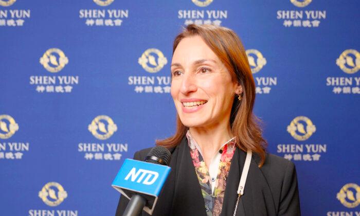 Shen Yun Music ‘Very Fluid, a Beautiful Achievement,’ Says Art Exhibition Coordinator