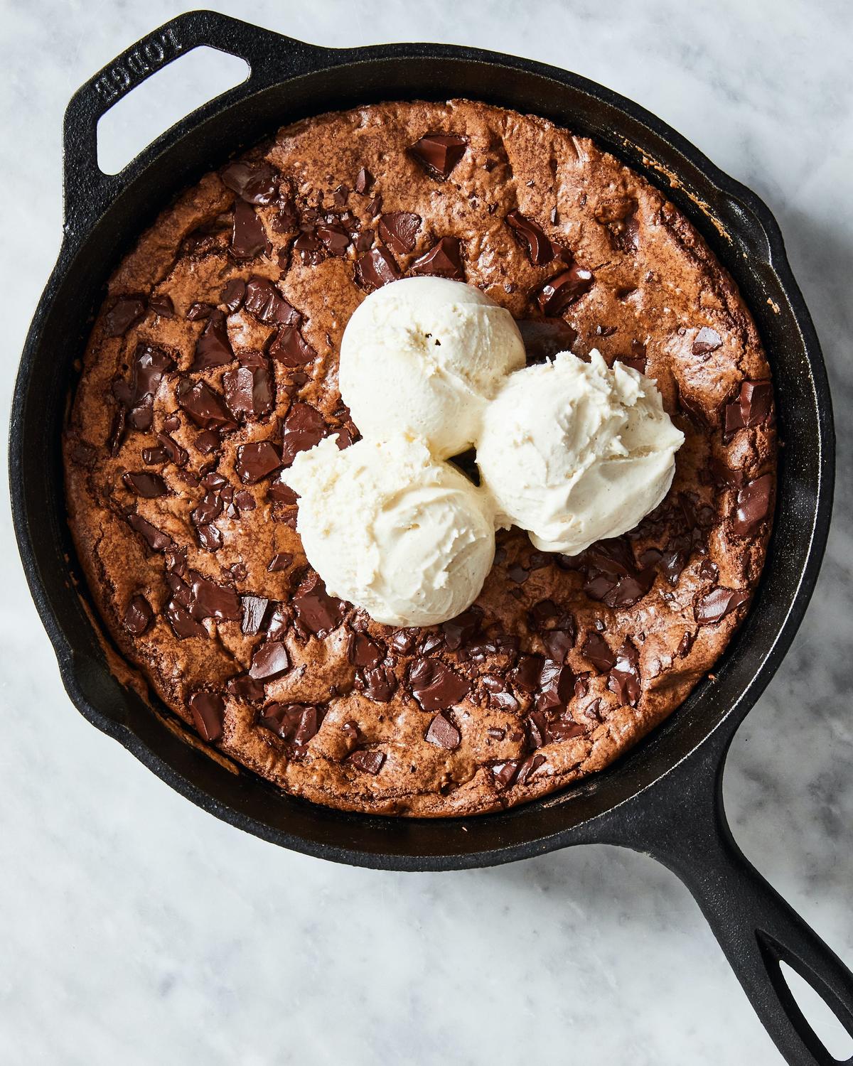 This Skillet Brownie Is a Gooey-Center-Meets-Crispy-Edge Work of Art