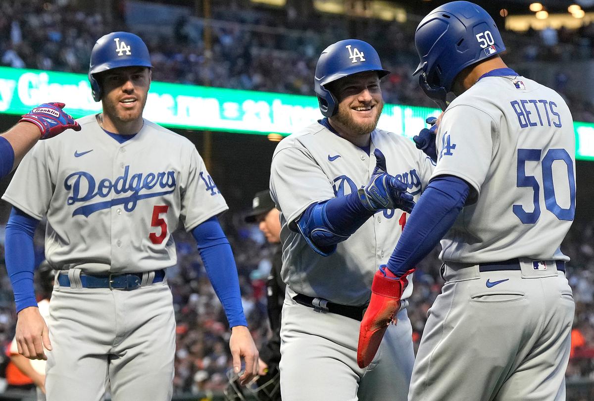 Muncy Hits Grand Slam, 3-run Drive, Dodgers Beat Giants 9–1