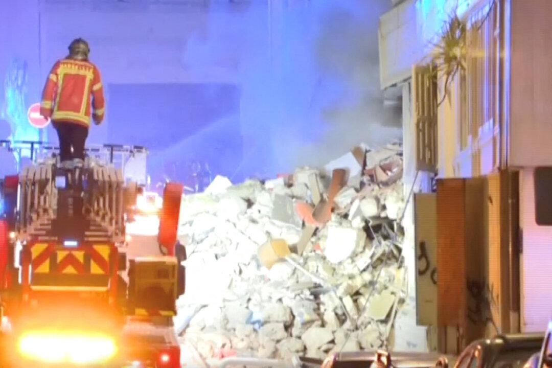 French Rescue Workers Find 6th Body in Rubble of Collapsed Marseille Buildings