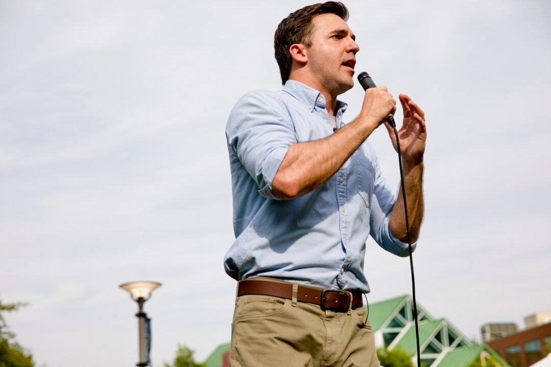 Watchdog Group Alleges Democrat Lawmaker Violated House Ethics Rules Using TikTok