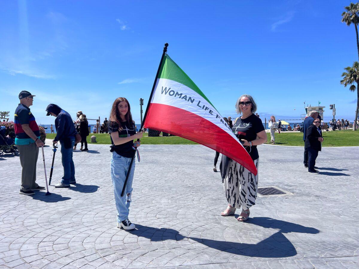 Manda Fatehi, 14, (L) and her mother Mojgan Yeganeh (R) participate in a demonstration for Iranian freedom in Laguna Beach, California on April 8, 2023. (Rudy Blalock/The Epoch Times)