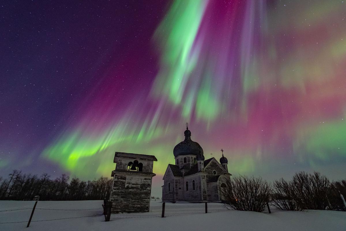 Multi-colored northern lights hang over an old Ukrainian Orthodox church north of Saskatoon, Canada. (Courtesy of <a href="https://www.facebook.com/5elementsxposure">Gunjan Sinha</a>)
