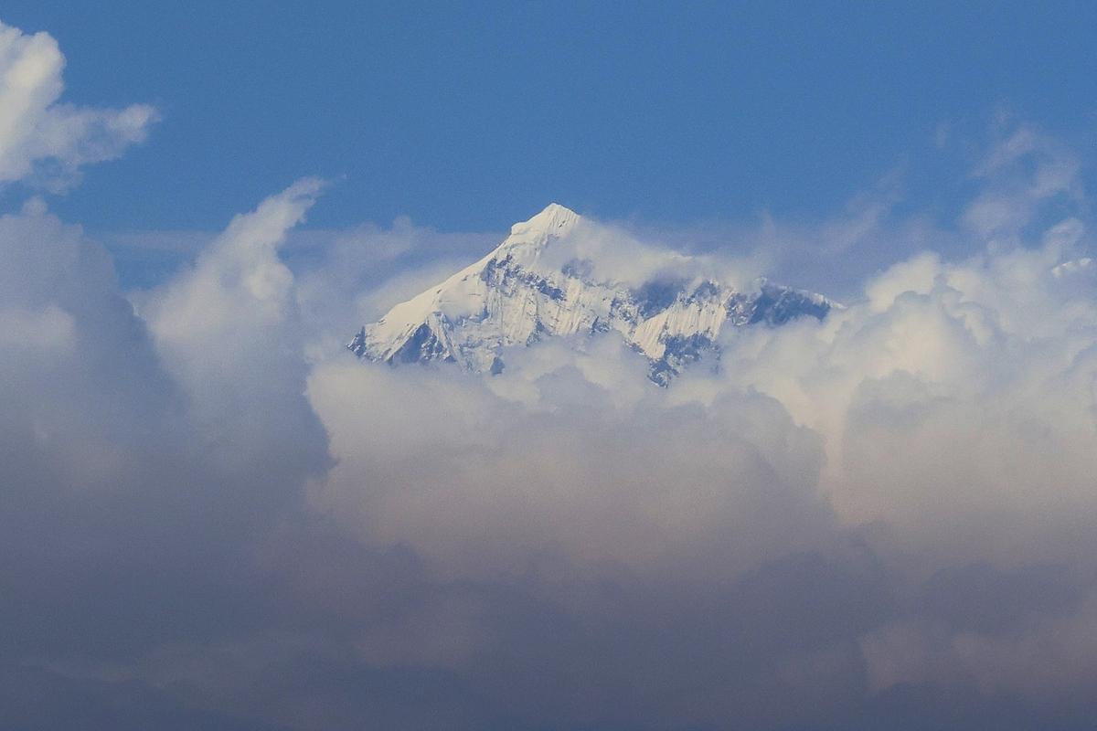 3 Sherpa Climbers Missing After Falling on Mount Everest