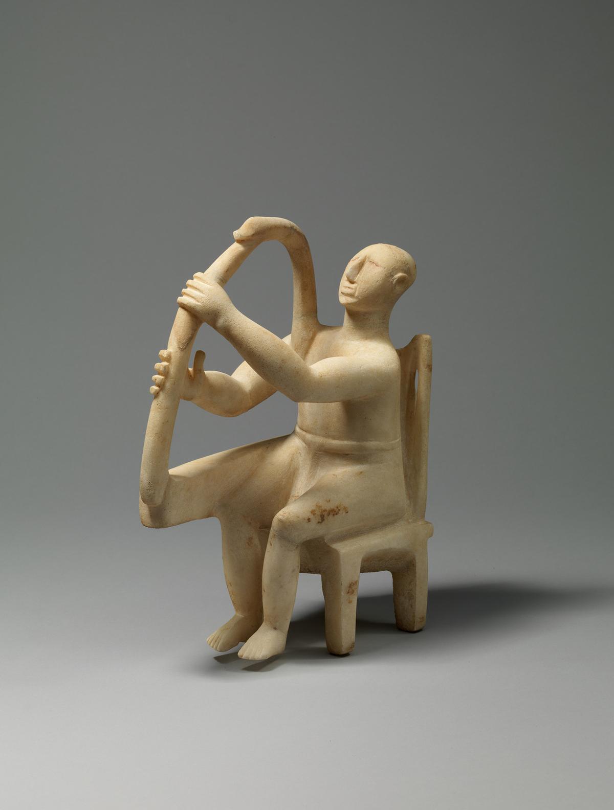 <span style="color: #000000;">Marble seated harp player, </span>2800–2700 B.C., Cycladic. Marble. The Metropolitan Museum of Art, New York City. (Public Domain)