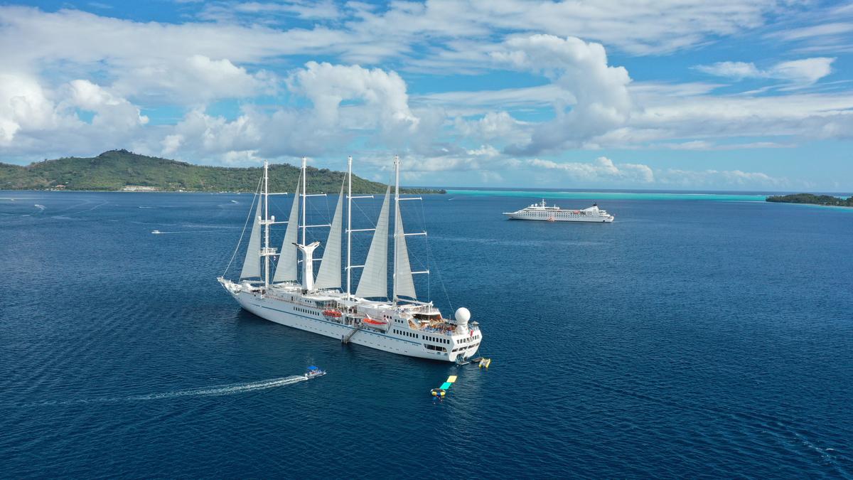 Spirit Breeze Windstar ship, Tahiti (Windstar Cruises)