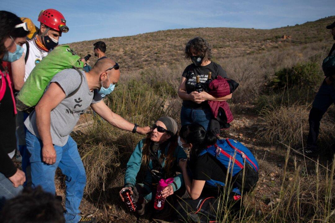 Spanish Climber Leaves Cave After 500 Days in Isolation