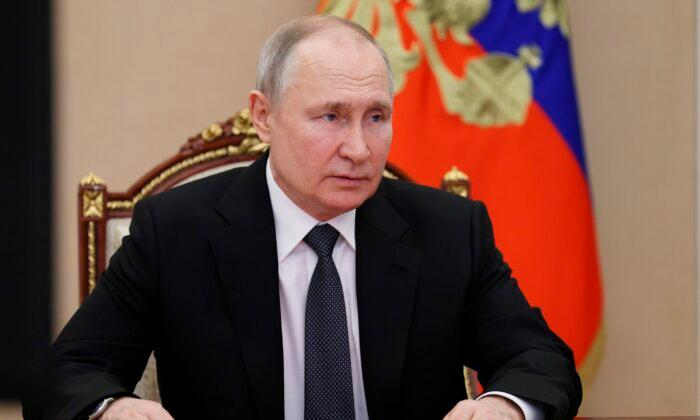Putin Signs Bill Allowing Electronic Conscription Notices