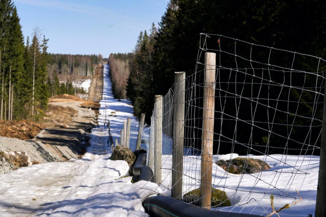 Moscow Voices ‘Regret’ Over Border Closure by New NATO Member Finland