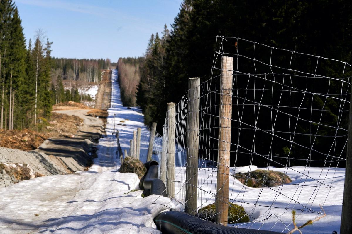 Finland Shuts Last Border Crossing With Russia; Estonia Considers Following Suit