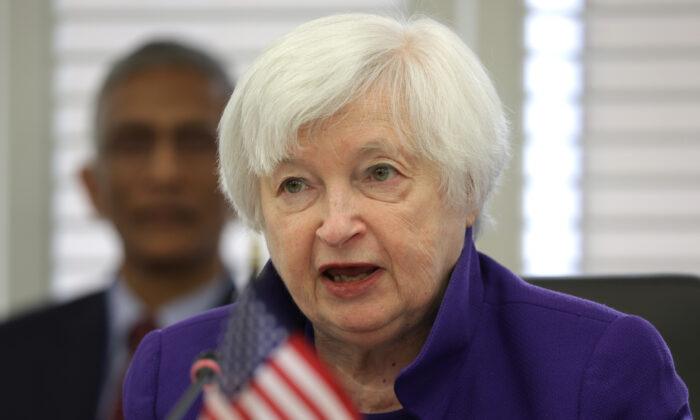 Yellen Says US Banks May Tighten Lending and Negate Need for More Rate Hikes