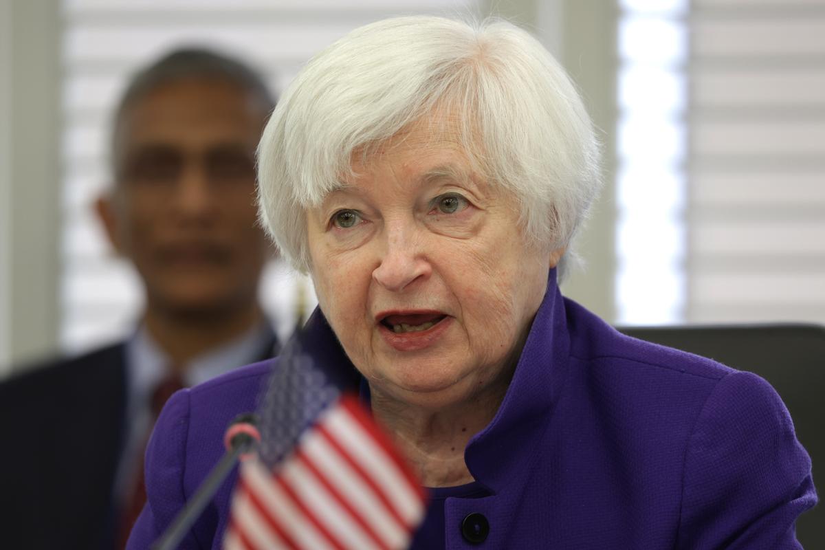 Yellen Says US Banks May Tighten Lending and Negate Need for More Rate Hikes