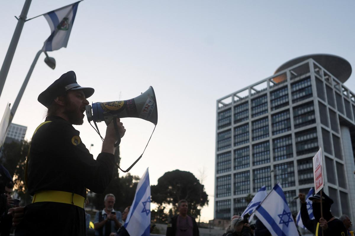 Israeli Leaders Rebuff Moody’s Outlook Cut, Protests Persist