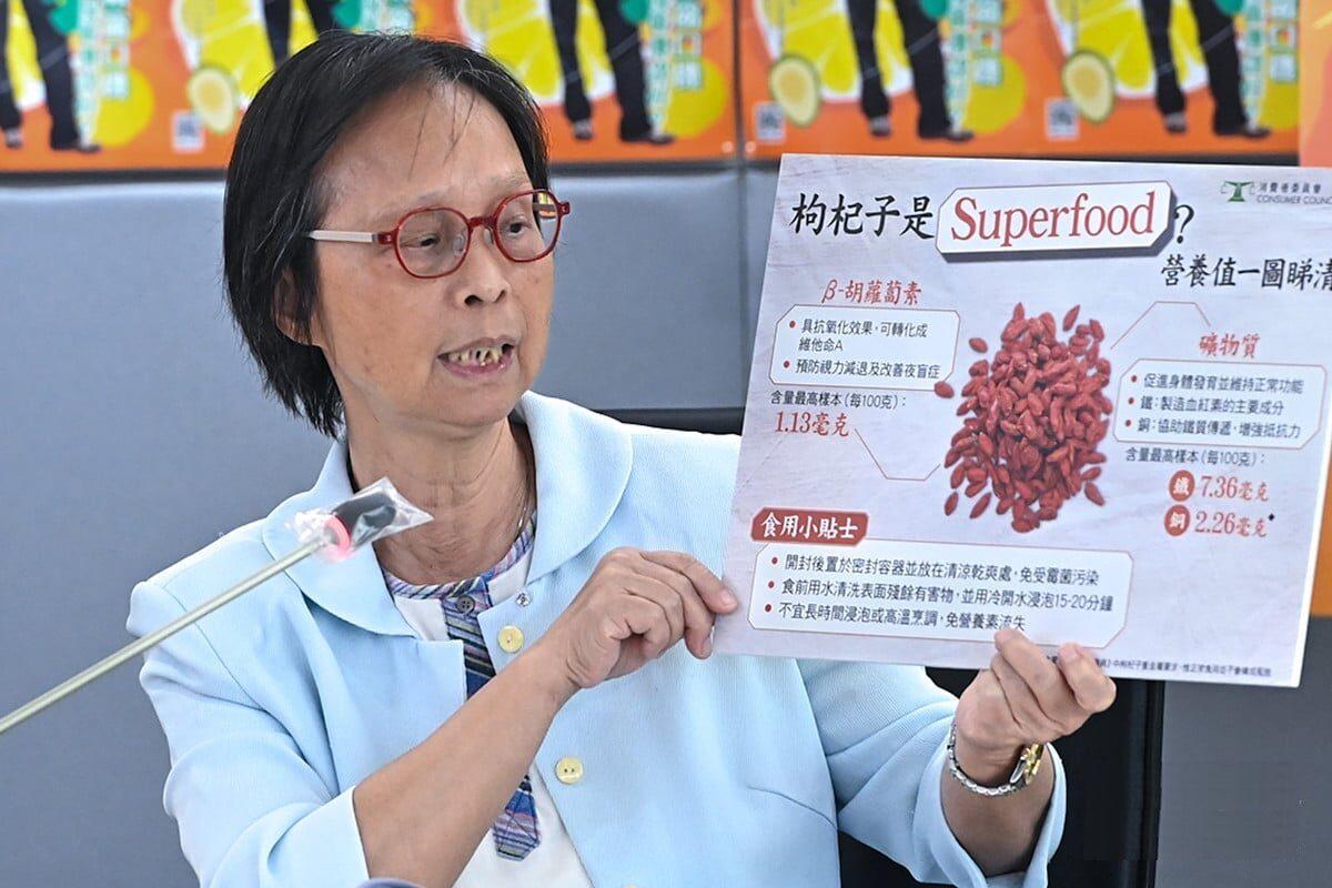 The Consumer Council introduced the nutritional value of goji berries. (Sung Pi-Lung /The Epoch Times)
