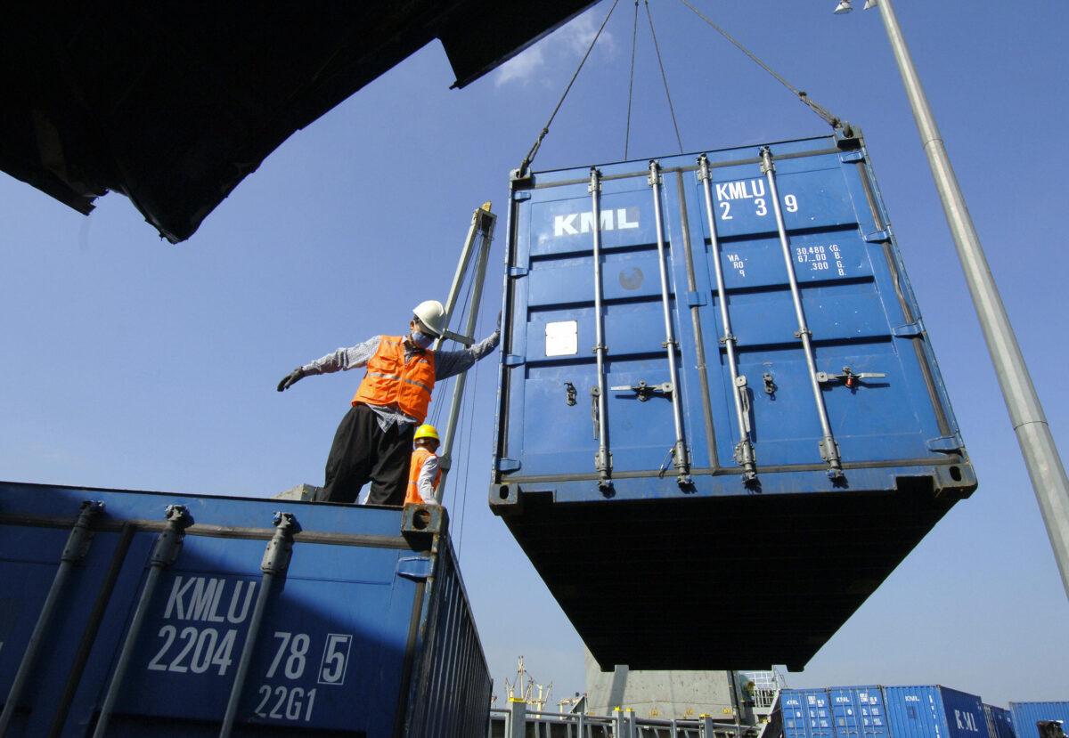 Workers load a container filled with relief goods for North Korea onto a ship at the western port city of Incheon, South Korea, on Aug. 30, 2006. (Jung Yeon-Je/AFP via Getty Images)