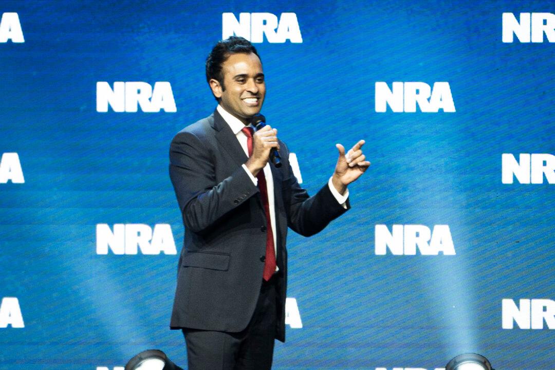 GOP Presidential Hopefuls Pitch Plans to Support Gun Rights to NRA Conference