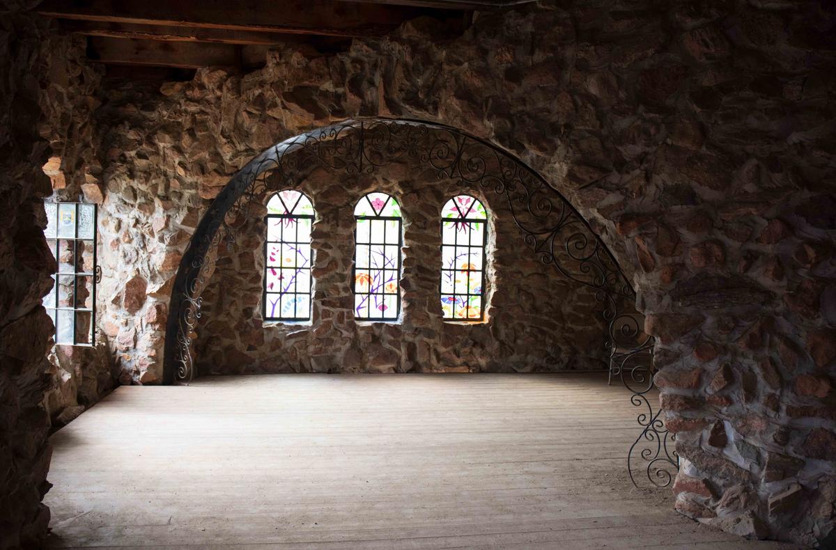 A vaulted ceiling and glass windows inside Bishop Castle. (Rexjaymes/Shutterstock)