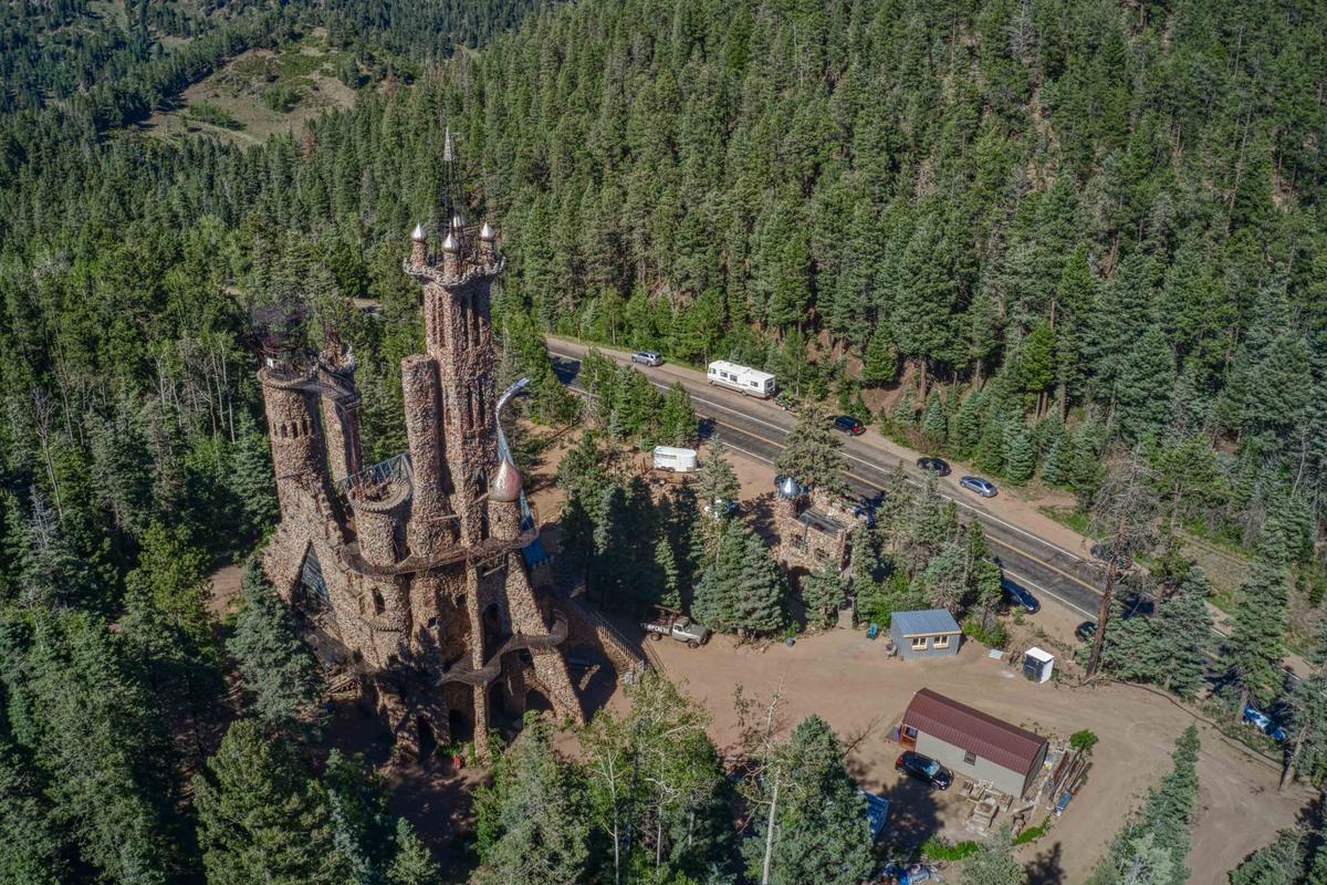 An aerial view of Bishop Castle. (Jacob Boomsma/Shutterstock)