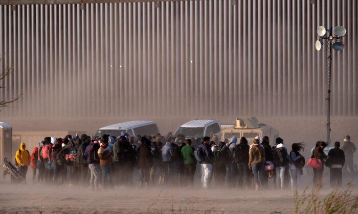 Illegal Immigrant Arrests at US-Mexico Border Jump as End of Emergency Powers Looms