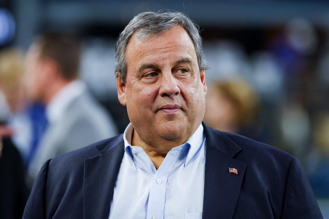 Chris Christie Files Paperwork to Run for President