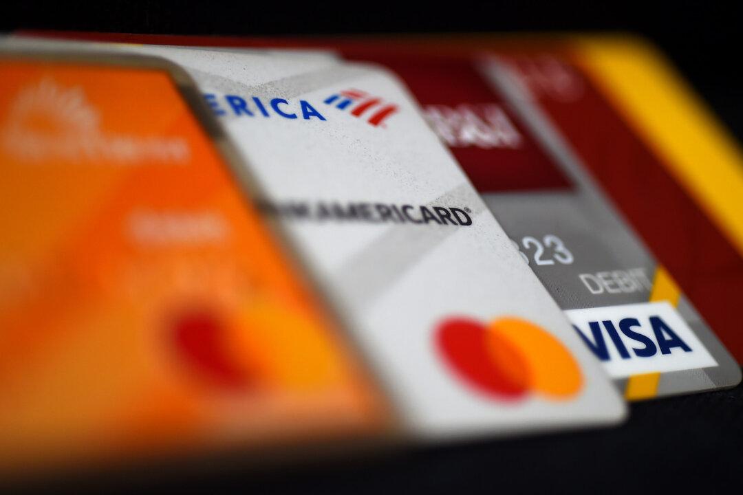 Credit Scores of Americans Fall for the First Time in 10 Years: FICO