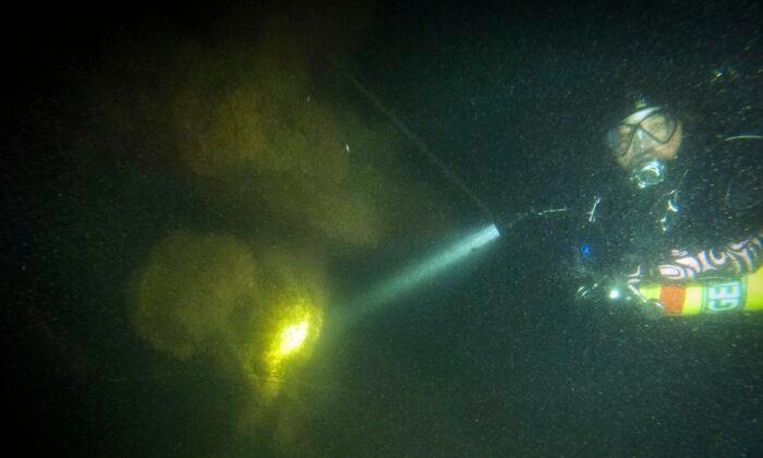 Wreckage of Submarine Found by Divers in Long Island Sound