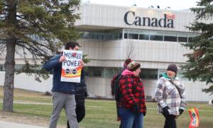 Public Service Strikers’ Demands Will Cost $1B if Met by Ottawa: Report