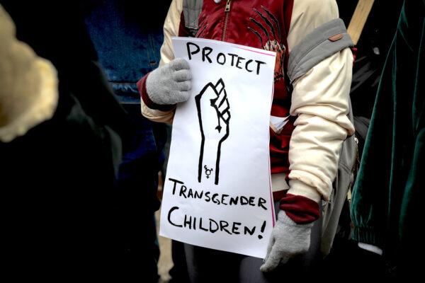 Pro-transgender protesters in Chicago on Feb. 25, 2017. (Scott Olson/Getty Images)