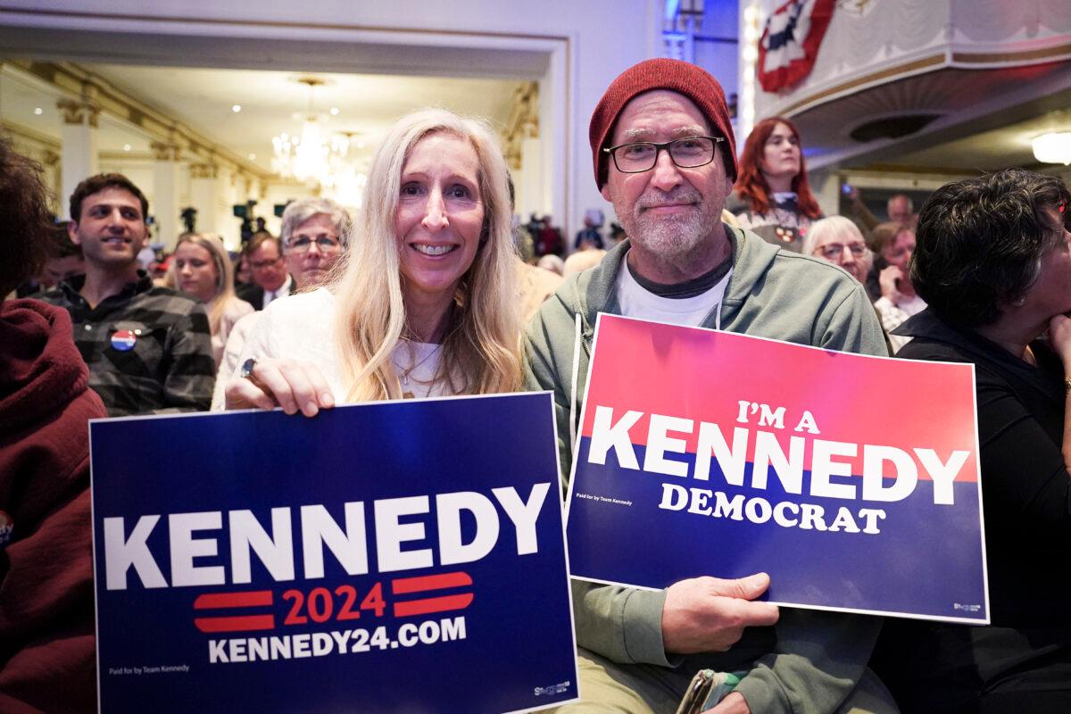Linda Brierty (L) and Eliot Minor (R) attend Robert F. Kennedy Jr.’s announcement for the 2024 presidential bid in Boston, Mass., on April 19, 2023. (Madalina Vasiliu/The Epoch Times)