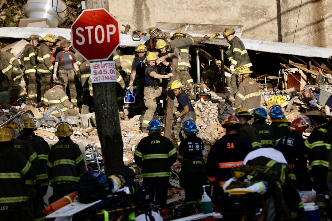 2 Men Indicted in Philadelphia Blaze That Killed Firefighter