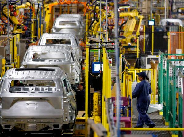 US Factory Orders Suffer Biggest Drop in 3.5 Years in Warning Sign for Economy