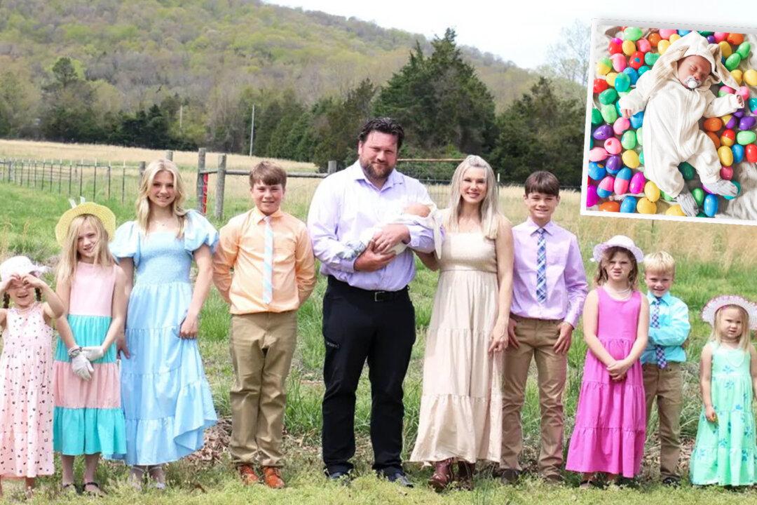 Mom Who Was Pregnant for 12 Years in a Row Welcomes Ninth Baby to ‘The Bradley Bunch’