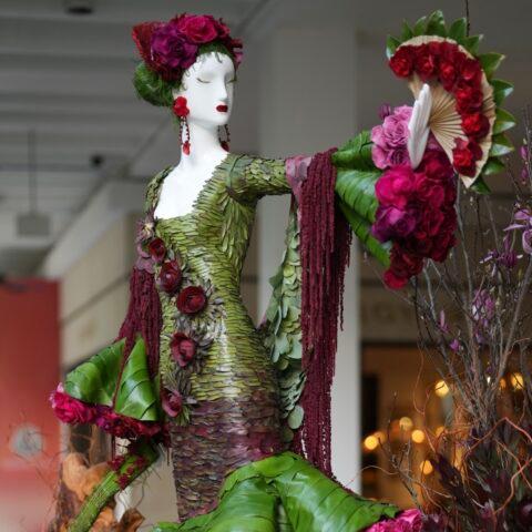 Fleurs de Villes’ floral mannequin display at South Coast Plaza Mall. (Courtesy of Fleur de Villes)