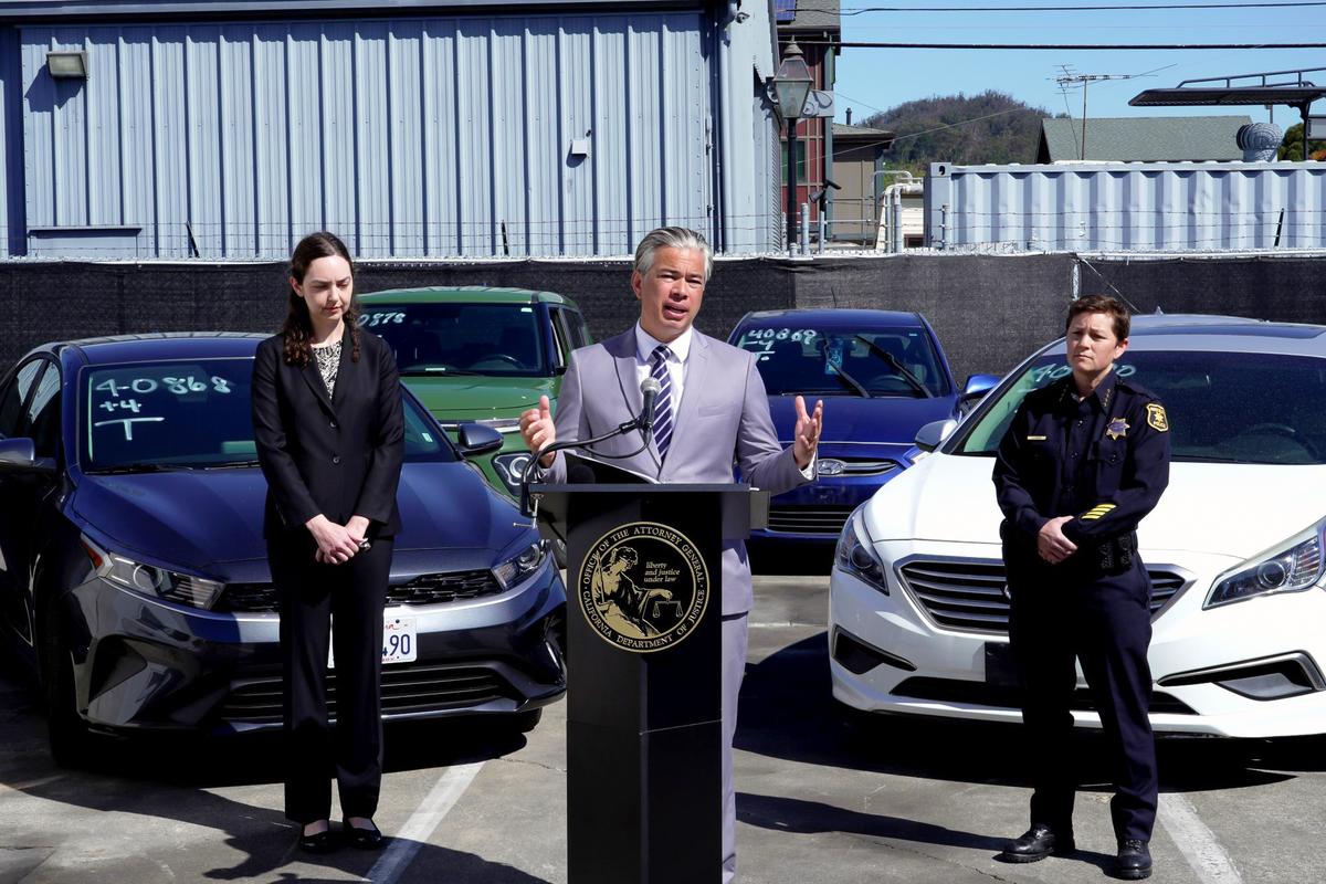 Thefts Prompt 17 States to Urge Recall of Kia, Hyundai Cars