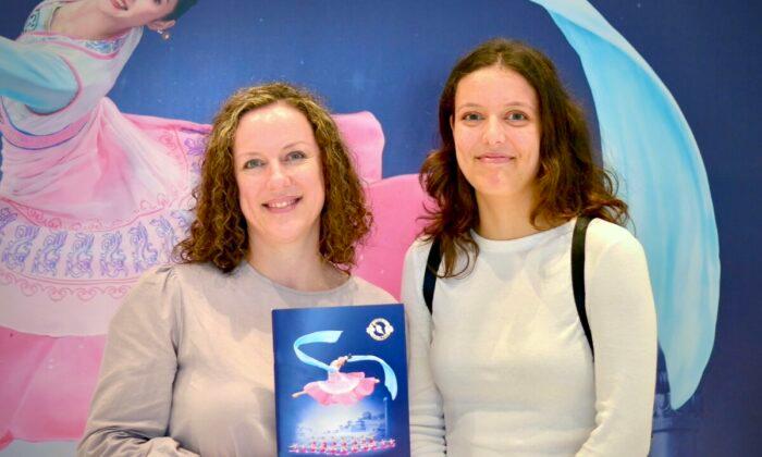 Shen Yun 'Opens Your Eyes': Mother and Daughter Stunned