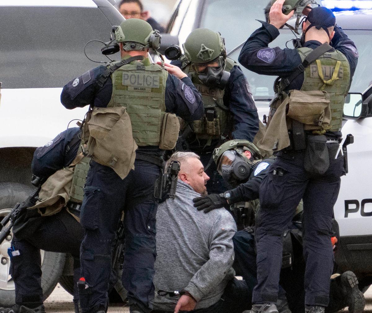 Man in Custody After Standoff Near Mall of America