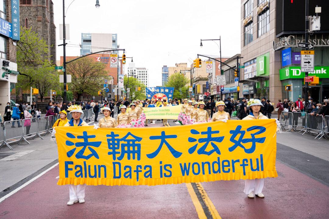 Chinese Send Well-Wishes to Founder of Falun Gong as New Year Begins