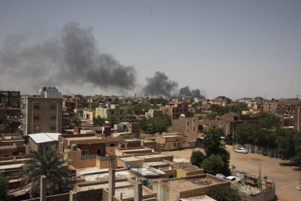 Smoke is seen in Khartoum, Sudan, April 22, 2023. (The Canadian Press/AP, Marwan Ali)