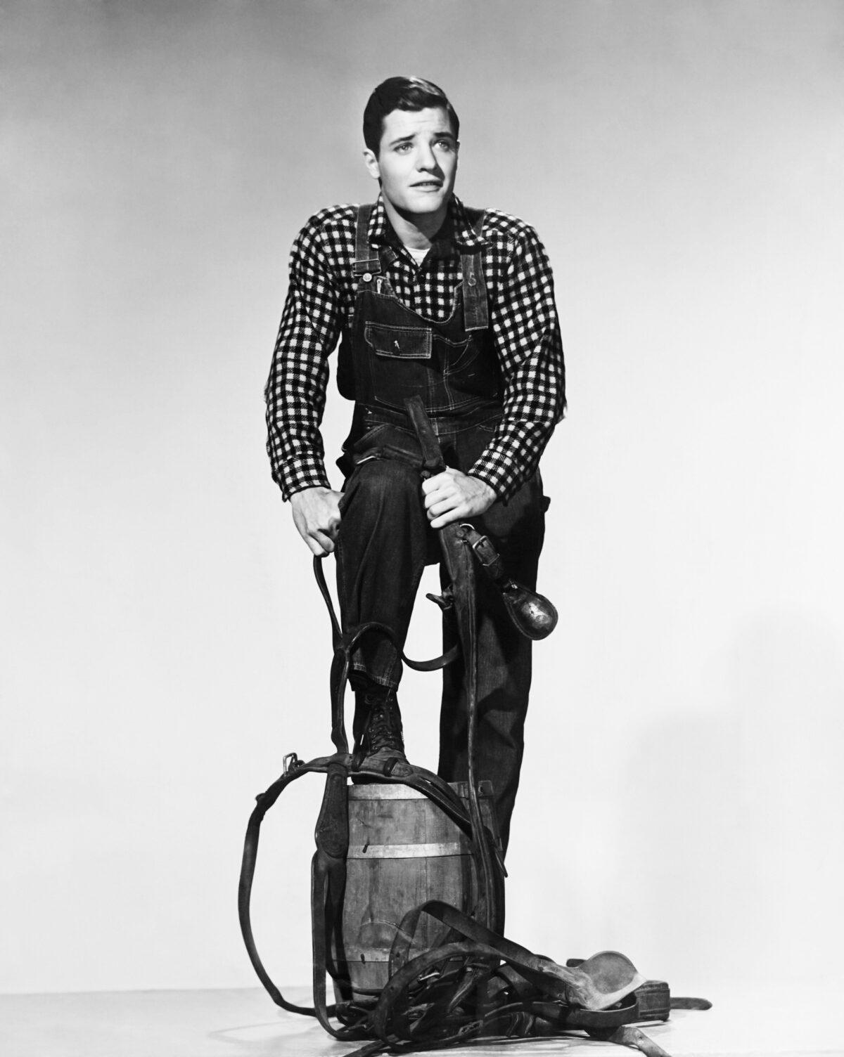 A promo shot of Richard Long playing Tom Kettle in "The Egg and I" from 1947. (MovieStillsDB)