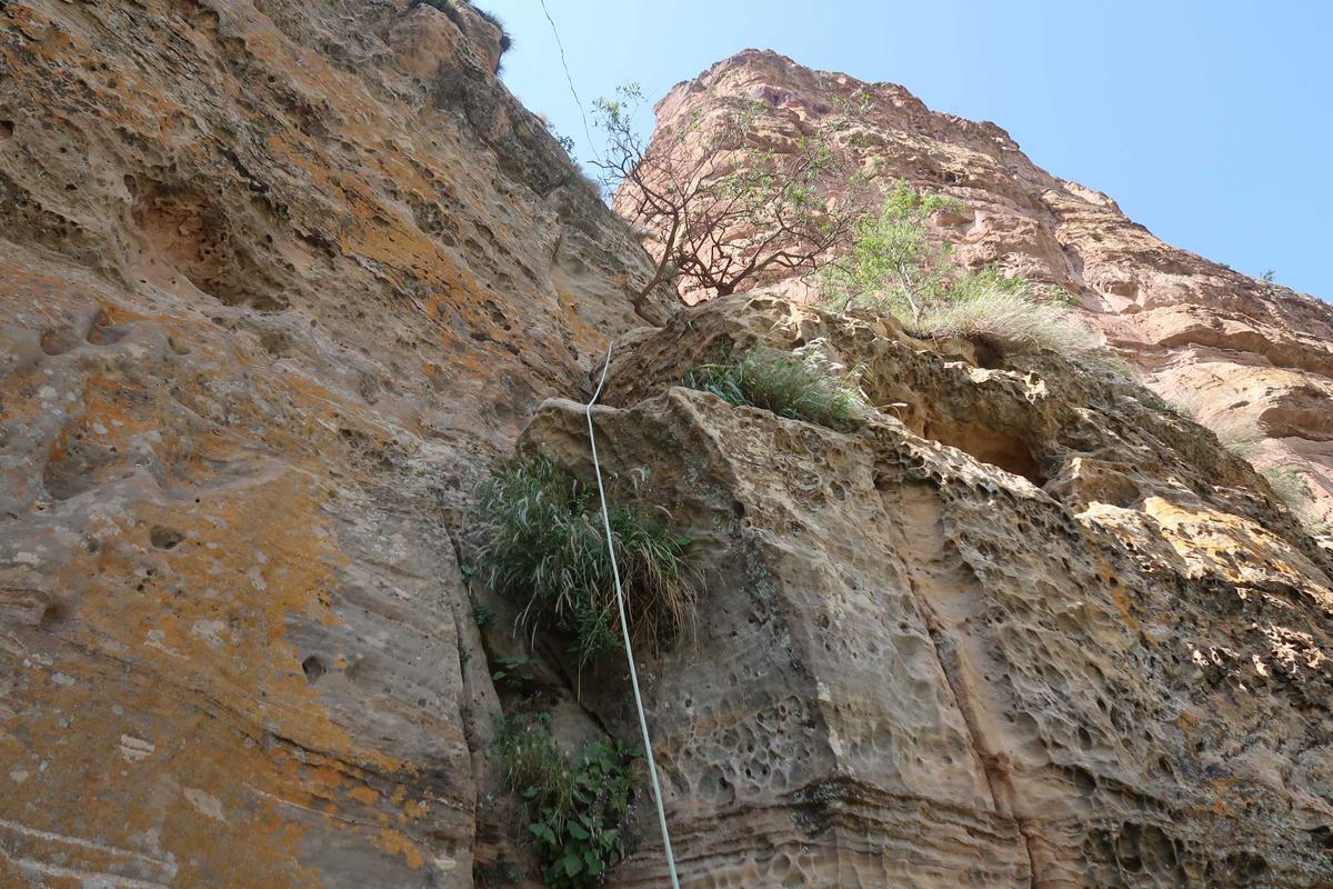 The climb to reach Abuna Yemata Guh church is fraught with hazards. (Tvede/Shutterstock)