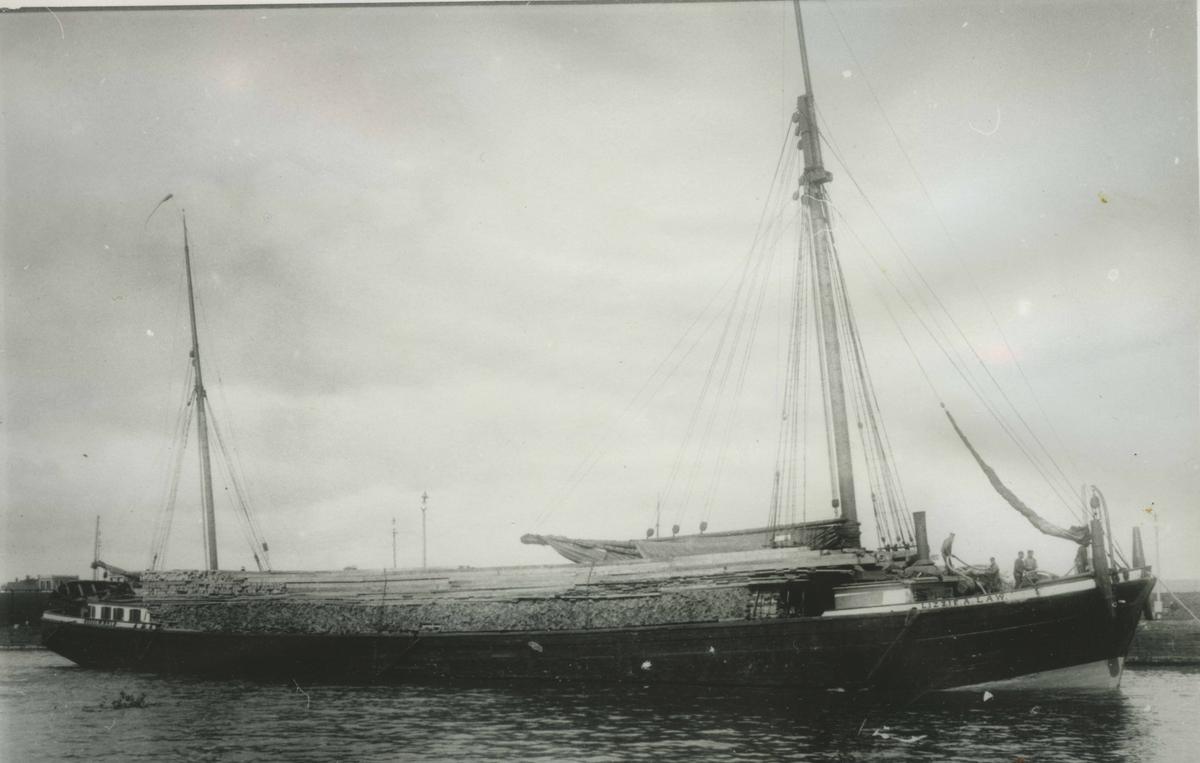 A historic image of the schooner barge Lizzie A. Law, built in 1875 and of similar construction to Ironton. (Courtesy of Thunder Bay Sanctuary Research Collection)
