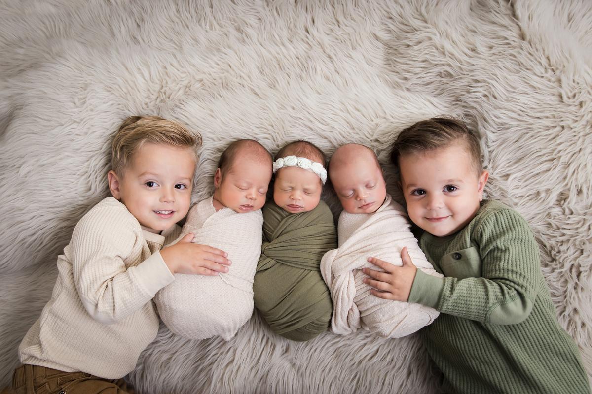 Twin brothers embracing their newborn triplet siblings. (Courtesy of <a href="https://www.instagram.com/oldani.fullhouse/">Mandi Oldani</a>)
