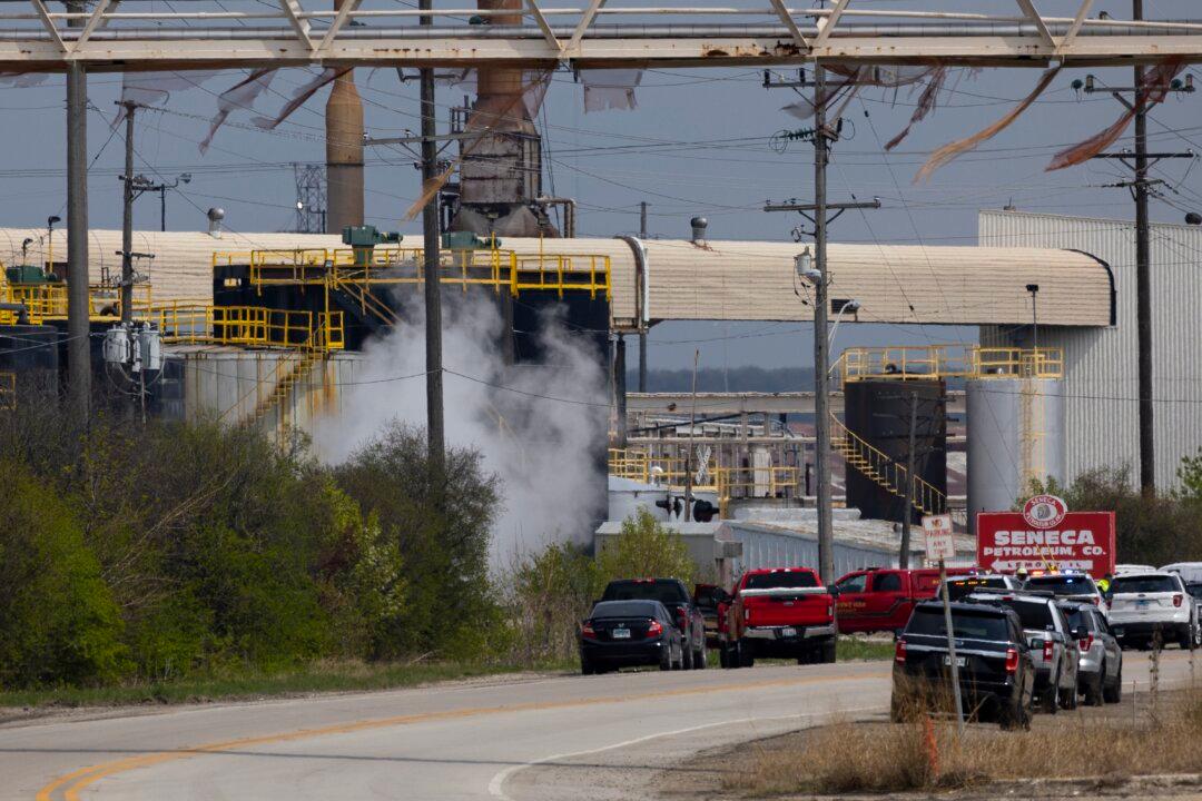 1 Dead, 1 Injured in Blast at Chicago Area Petroleum Plant