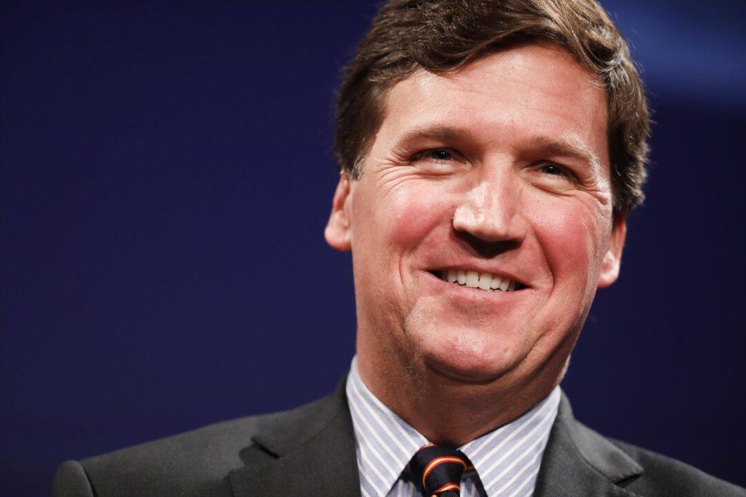 Tucker Carlson Crushes Fox News in Latest Favorability Ratings