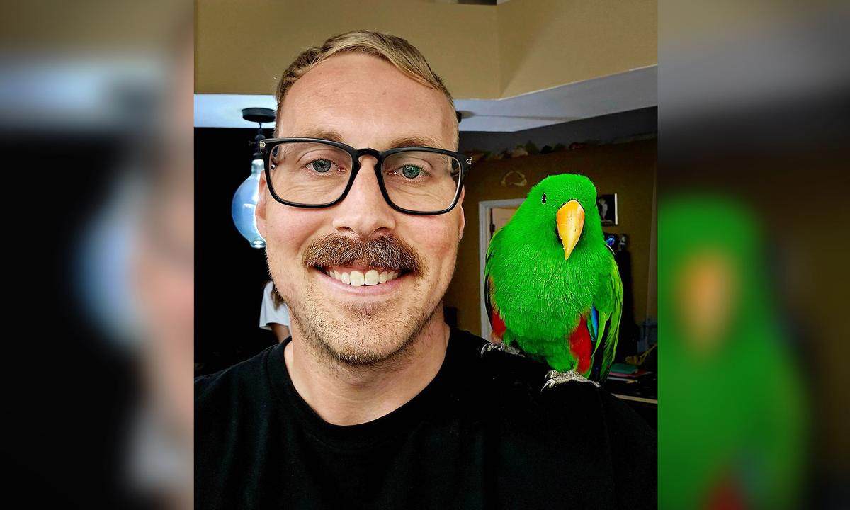 Chadwell and his Solomon Island eclectus parrot, Tiki. (Courtesy of Brent Chadwell)