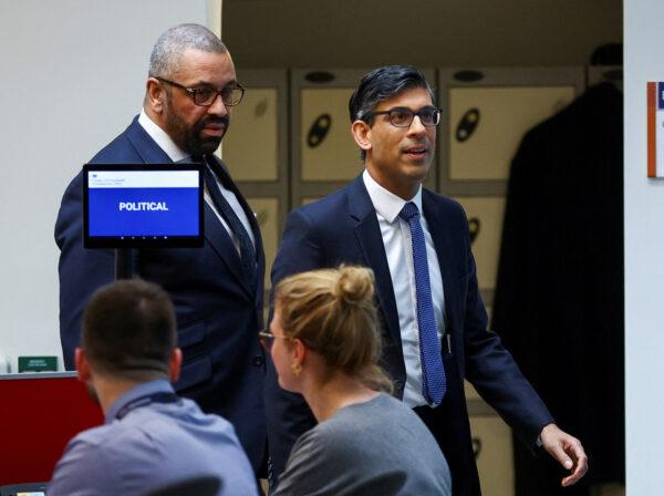Prime Minister Rishi Sunak (right) and Foreign Secretary James Cleverly, meet with teams coordinating the evacuation of British nationals from Sudan, during a visit to the Foreign Office Crisis Centre in central London, on April 25, 2023. (Hannah McKay/PA Media)