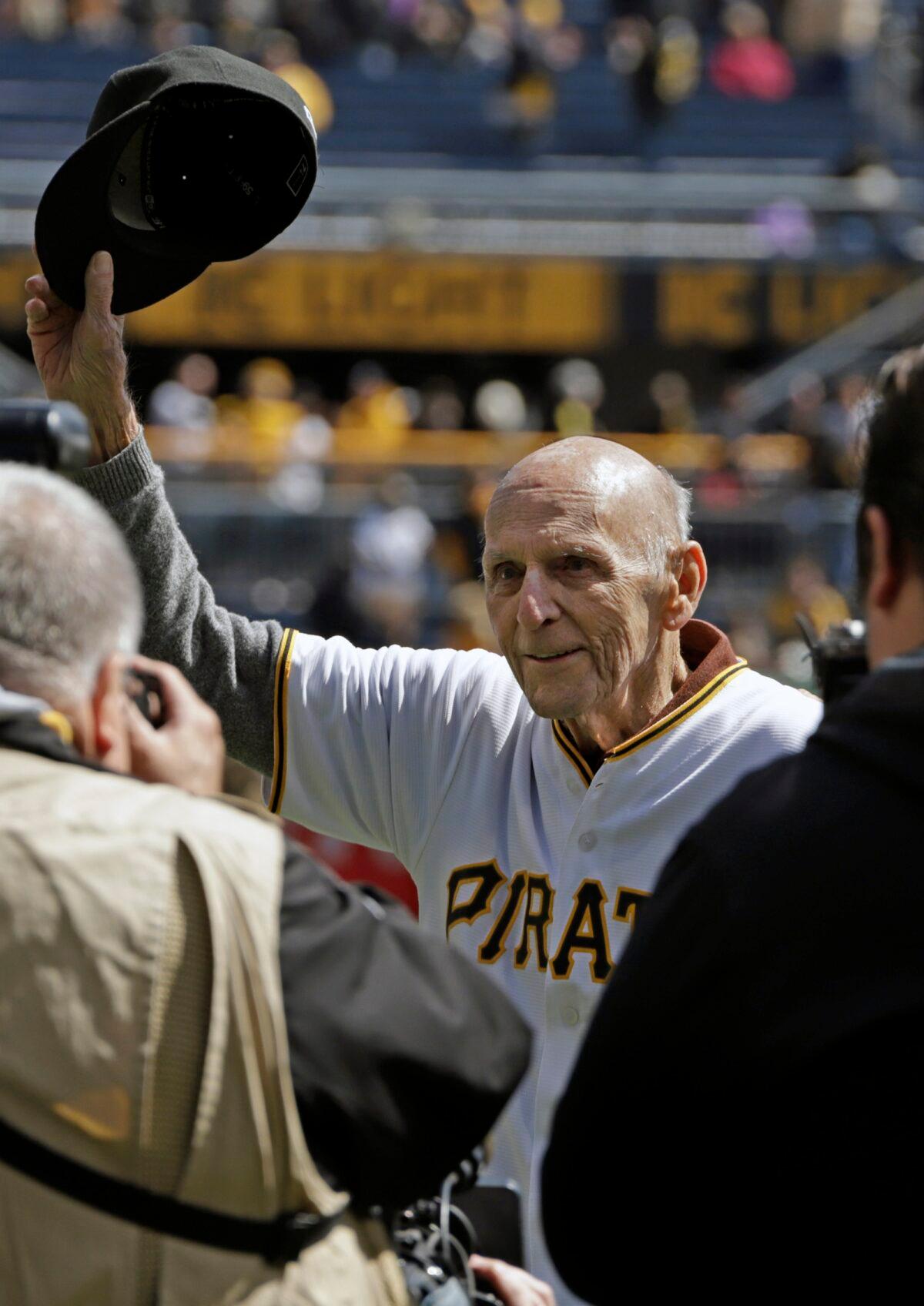 Former Pittsburgh Pirates shortstop Dick Groat (C) acknowledges fans at PNC Park during a pregame ceremony honoring his lifetime of service to the Pirates organization, before a baseball game against the St. Louis Cardinals in Pittsburgh on April 1, 2019. (Gene J. Puskar/AP Photo)