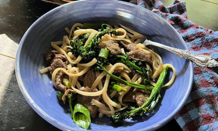 Stir-Fried Rice Noodles With Beef and Broccoli