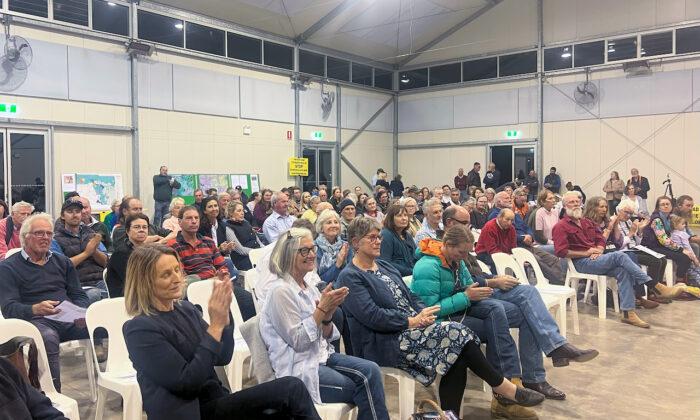 Locals, Politicians Rally Against Silver Mine in Australian Outback