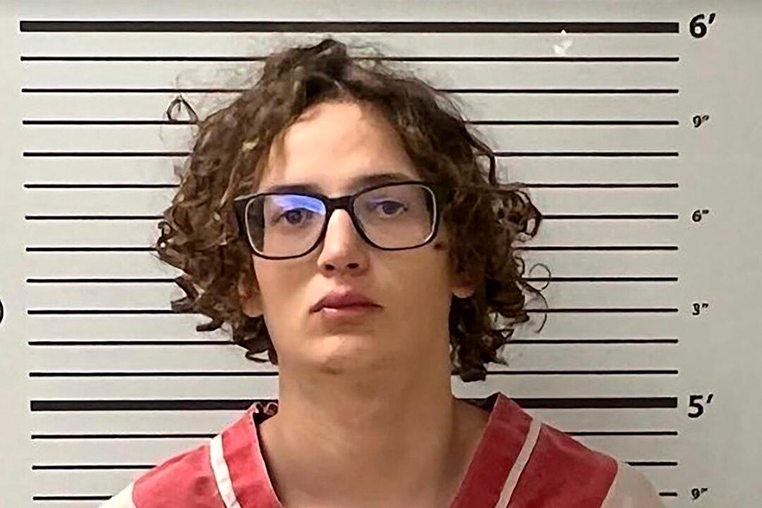 2 Killed, 4 Wounded in Mississippi Shooting; Man Arrested